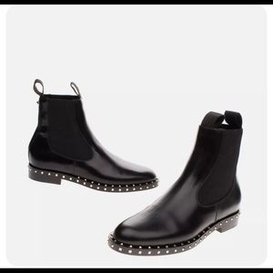 Valentino Garavani Black Leather Chelsea Boots EU 38.5 US 8.5 Rockstuds